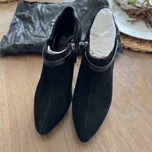 New Women’s Size 6 White House Black Market Black Pumps Ankle Booties